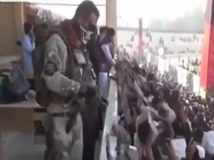 Afghanistan: Crowd rush for visa near Pakistani embassy | Sansani