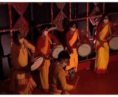 শারদ আনন্দ ২০২০: নবমীর সন্ধ্যায় ঢাকের তালে আর ধুনুচি নাচে সুরুচি সঙ্ঘে অন্য আমেজ