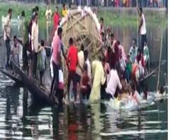 এক ঝলকে: মুর্শিদাবাদে জোড়া নৌকাডুবি, মৃত ৫, খড়গপুরে দশেরা উদযাপনে রাবন বধের ৯৫ বছর 