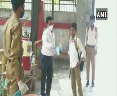 ফটাফট: উত্তরপ্রদেশে বেশ কিছু জায়গায় খুলল স্কুল, ষষ্ঠী থেকে দশমী কালীঘাট মন্দিরের গর্ভগৃহে প্রবেশে অনুমতি, সঙ্গে অন্য খবর 