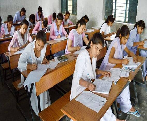 Uttarakhand: 10वीं-12वीं के विद्यार्थियों को बड़ी राहत, 30 फीसदी सिलेबस में कटौती