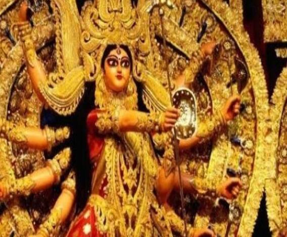 শারদ আনন্দ ২০২০: অষ্টমীর রাতের সঙ্গে পাল্লা দিয়ে ভিড় বাড়ছে একডালিয়া এভারগ্রিনে 