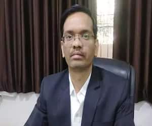 Hathras के DM Praveen Kumar को भी सस्पेंड करने की तैयारी| Mudde Ki Baat | ABPGanga