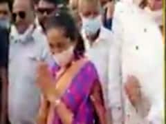 ભાવનગરના સાંસદ ભારતીબેન શિયાળ પર ભાજપના કાર્યકરો રૂપિયા ઉડાવતા હોય તેવો વીડિયો વાયરલ