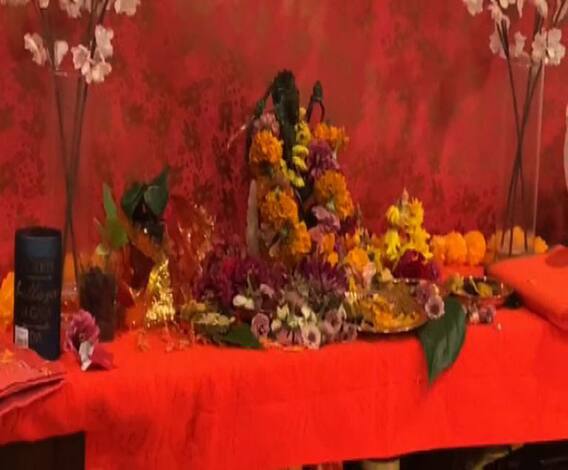 শারদ আনন্দ ২০২০: করোনায় বন্ধ প্রবাসের বেশিরভাগ বারোয়ারি পুজো, টেক্সাসে বাড়িতেই হল দেবীর আরাধনা
