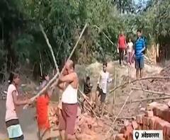 Ambedkarnagar: जमीन की जंग, दबंगों ने महिलाओं को भी नहीं बख्शा | Poorab Paschim | ABPGanga