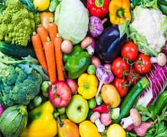 सब्जी के दामों ने बढ़ा दी चिंता, ग्राहक और दुकानदार हुए बेहाल| Mudde Ki Baat |ABPGanga