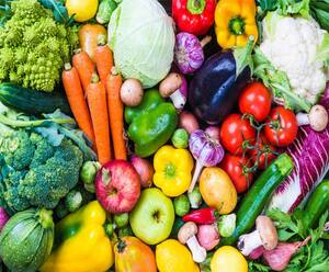 सब्जी के दामों ने बढ़ा दी चिंता, ग्राहक और दुकानदार हुए बेहाल| Mudde Ki Baat |ABPGanga