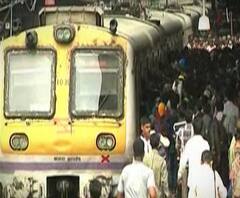 Mumbai Local | स्पेशल रिपोर्ट | मुंबईकरांना लोकल प्रवासासाठी आणखी वाट पाहावी लागणार? | ABP Majha
