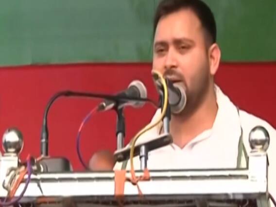 Bihar Election 2020 : Bihar चुनाव में सभा के दौरान जब मंच पर आया Tejashwi Yadav को गुस्सा 