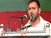 Bihar Election 2020 : Bihar चुनाव में सभा के दौरान जब मंच पर आया Tejashwi Yadav को गुस्सा 
