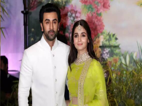 Ranbir Kapoor औऱ Alia Bhatt का Cute 'terrace' Love | Khabar Filmy hey