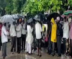 लातुरात मुसळधार पाऊस,मृतदेहावर अंत्यसंस्कार नाही;गावात स्मशानभूमी, शेड नसल्याने अंत्यसंस्कार नाही
