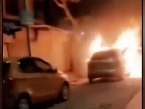 Mumbai में बीती रात लगी एक गाड़ी में आग | Namaste Bharat