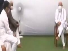 दिवंगत Keshubhai Patel के घर पहुंचे PM Modi, परिवार से मिल दी सांत्वना