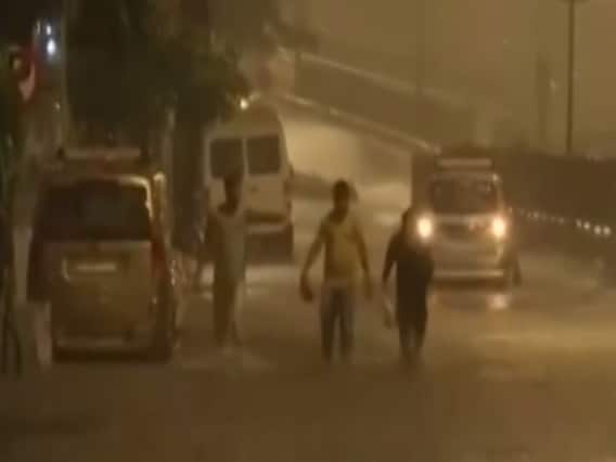 Hyderabad के बाद Mumbai पर भारी बारिश का कहर, मौसम विभाग ने जारी किया रोड अलर्ट | Namaste Bharat