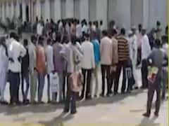 દ્વારકામાં VCE કર્મચારીઓ હડતાળ પર હોવાથી મગફળી ખરીદી રજિસ્ટ્રેશન માટે ખેડૂતોને હાલાકી