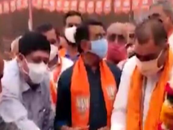 અમરેલીના ચલાલામાં ભાજપ કાર્યાલયના ઉદ્ધાટન કાર્યક્રમમાં સોશિયલ ડિસ્ટન્સિંગના ધજાગરા