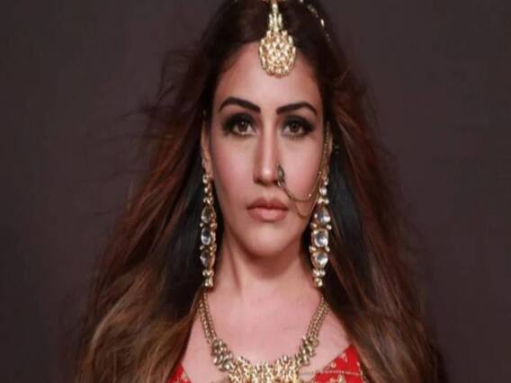 Actress Surbhi Chandna's new bold look | Hot News full 