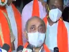 નીતિન પટેલ પર કરજણમાં મીડિયા સાથે વાત કરતા હતા ત્યારે ચપ્પલ ફેંકાયું, જુઓ વીડિયો