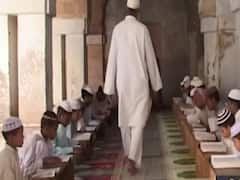 मदरसों पर तालाबंदी की तैयारी में असम सरकार, क्या है वजह? फैसले पर विवाद । Master Stroke