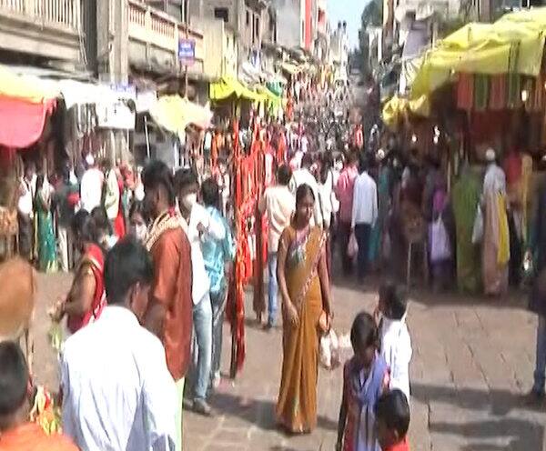 Tulja Bhavani Temple| नवरात्रोत्सावाच्या पार्श्वभूमीवर मंदिरं सुरु करा; तुळजापूरच्या भाविकांची मागणी