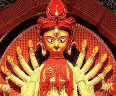 শারদ আনন্দ ২০২০: সুরুচি সঙ্ঘের মণ্ডপে এবার দুর্গা গড়ছেন দুর্গারাই