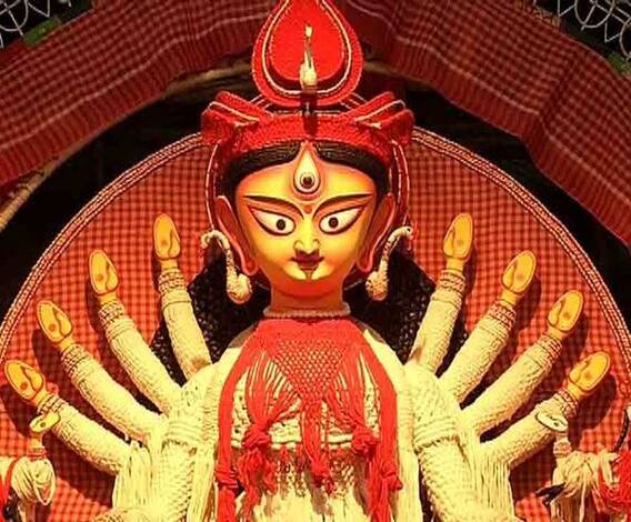 শারদ আনন্দ ২০২০: সুরুচি সঙ্ঘের মণ্ডপে এবার দুর্গা গড়ছেন দুর্গারাই