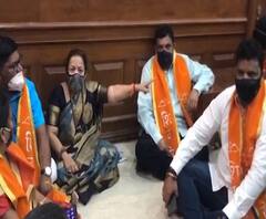 Kishori Pednekar, BMC | मुंबई महापालिका महापौर किशोरी पेडणेकर यांचा आपल्या दालनाबाहेरचं ठिय्या 