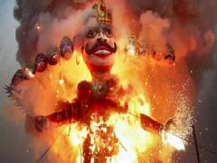 देशभर में धूमधाम से मनाया जा रहा दशहरा, देखिए दिल्ली का रावण दहन