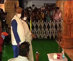 লুডোর মইয়ের ওপর তৃণমূলনেত্রীর ছবি, সাপের মুখে বিজেপি, বনগাঁয় মহিলাদের উপহার ঘিরে বিতর্ক