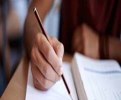 নেই গার্ড, টেনশন! বাড়ি বসে বই-মোবাইল খুলেই হল পরীক্ষা, রাজ্যে শুরু কলেজ বিশ্ববিদ্যালয়ের ফাইনাল