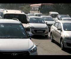 नोएडा में एक्सप्रेस वे पर भीषण जाम