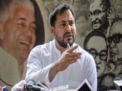 Tejaswi ने भरा नामांकन, मां Rabri Devi से आशीर्वाद लेने की तस्वीर पर शुरू हुई राजनीति । KBM