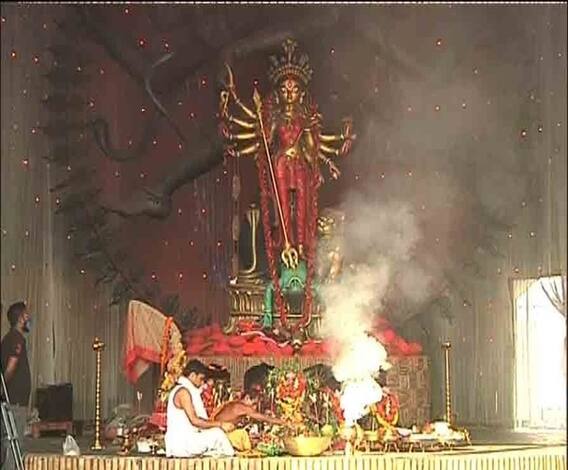 শারদ আনন্দ ২০২০: দশমীতেও দর্শনার্থী চেতলা অগ্রণীতে, প্রতিমা নিরঞ্জন চলছে বাবুঘাটে, ছবি তুলে ধরল এবিপি আনন্দ