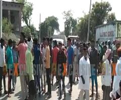 जमीन की पैमाइश को लेकर दो पक्ष भिड़े,पुलिस कार्रवाई से नाराज लोगों ने किया सड़क जाम