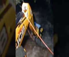 Indapur Rains | इंदापुरात पावसाचा कहर, वाहून जाणाऱ्या व्यक्तीला जेसीबीच्या साहाय्याने वाचवलं