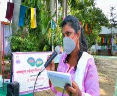 গ্রামে নেই ইন্টারনেট, লাউডস্পিকারে গান গেয়ে বিজ্ঞান পড়াচ্ছেন মধ্যপ্রদেশের শিক্ষিকা, ভিডিও ভাইরাল