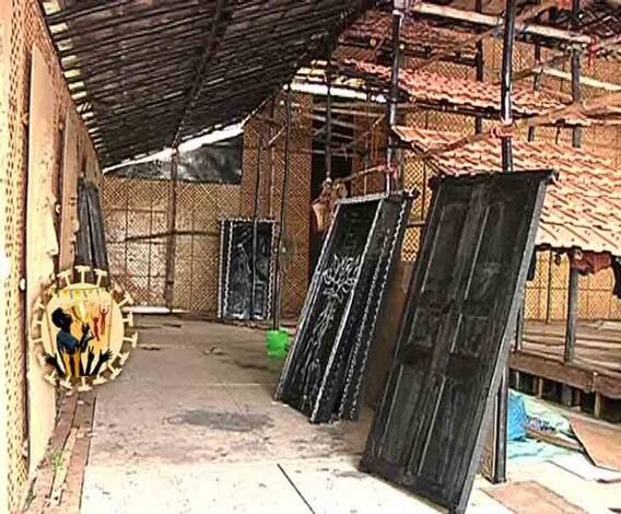 শারদ আনন্দ ২০২০: সাধারণ মানুষের পাশে থাকার বার্তা নিয়ে সেজে উঠছে সল্টলেক এ কে ব্লকের পুজো মণ্ডপ