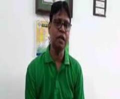 কোথায় সামাজিক দূরত্ব? ভিড় করে রাস্তায় বিজয়ায় লাড্ডু বিতরণ করলেন মন্ত্রী শ্যামল সাঁতরা!