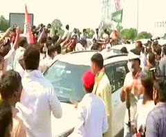 হাথরস যাওয়ার পথে আটকে দেওয়া হল রাহুল- প্রিয়ঙ্কাকে