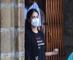 Rhea Chakraborty gets bail | ड्रग्ज कनेक्शन प्रकरणी रिया चक्रवर्तीला हायकोर्टाचा दिलासा; जामीन मंजूर