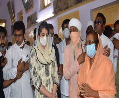 Hathras की बेटी की प्रार्थना सभा में पहुंची Priyanka Gandhi| ABPGanga