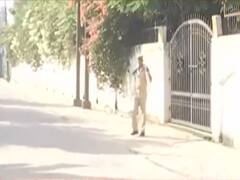 Hathras Case : DM के आदेश पर ABP News को गांव में जाने से रोका 