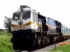 130 KM रफ्तार वाली ट्रेनों में होंगे अब सिर्फ AC Coach, रेलवे के इस फैसले पर उठ रहे सवाल