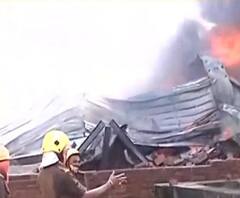 চিৎপুরে প্লাস্টিক কারখানায় আগুন! কালো ধোঁয়ায় ঢাকল চারিদিক