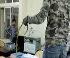 Snake in Sp Office | बेळगावच्या एसीपी ऑफिसमध्ये साप आढळल्याने तारांबळ | ABP Majha 