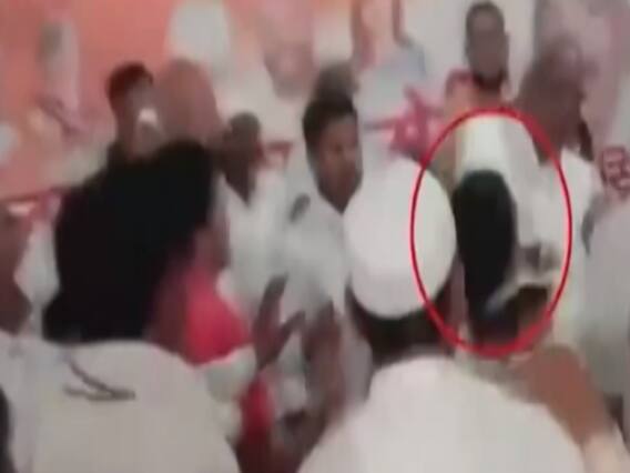 Congress ने लिया Deoria मामले में Action, BJP ने साधा निशाना 