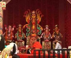 শারদ আনন্দ ২০২০: উধাও অষ্টমী রাতের সেই চেনা ভিড়, তবু রীতি মেনে দেবীর আরাধনা