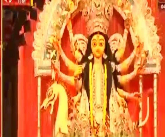 শারদ আনন্দ ২০২০: শহর থেকে জেলা, নবমীর সন্ধ্যায় পথে মানুষ, শেষ মুহূর্তের পুজোর উদ্দীপনা শহর জুড়ে